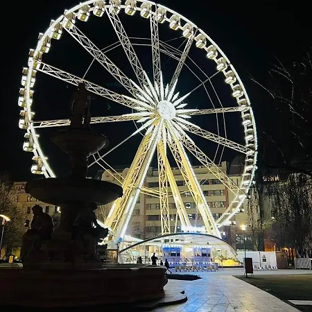 Downtown Deak-ferris Wheel Luxury *