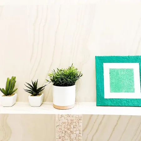 Downtown Deak-ferris Wheel Luxury Apartment